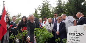 Bakan Uraloğlu, 15 Temmuz şehidi Ahmet Özsoy’u kabri başında andı