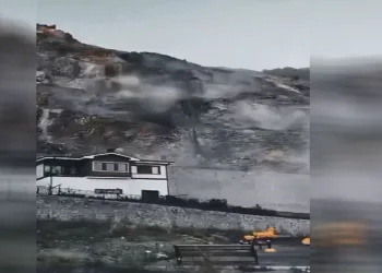 Bir hafta içinde ikinci kez evleri kayaların hedefi oldu