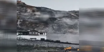 Bir hafta içinde ikinci kez evleri kayaların hedefi oldu