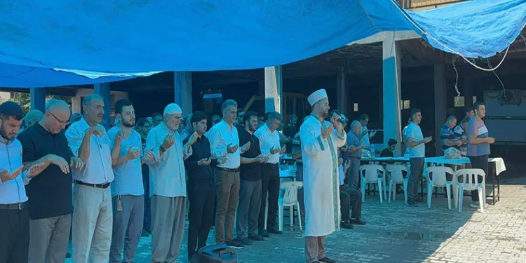 Derebucak’ta eller yağmur için semaya kaldırıldı