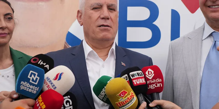 Bozbey makamını Mustafakemalpaşa’ya taşıdı