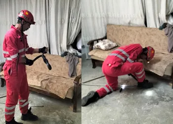 Antakya’da eve giren yılanı itfaiye yakaladı
