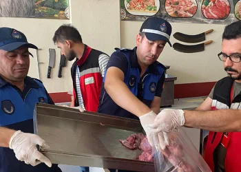 Kilolarca tarihi geçmiş etiketsiz et ele geçirildi