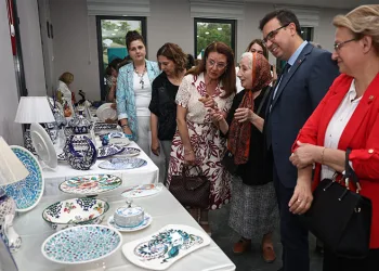 Olgun gençlerin el emeği eserleri yıl sonu sergisinde