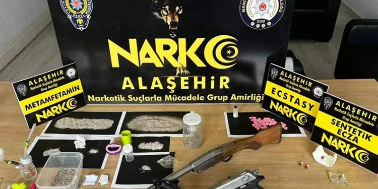 Alaşehir’de 8 adrese eş zamanlı uyuşturucu baskını: 5 tutuklama