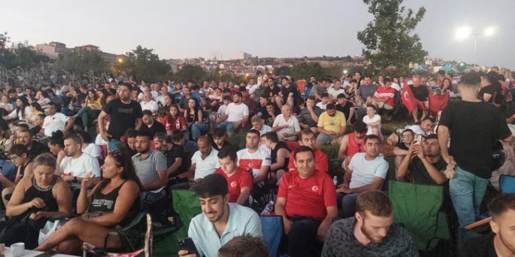 Milli takım maçında adım atılacak yer kalmadı