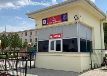 Gizlice cezaevine girip husumetlisini vurdu