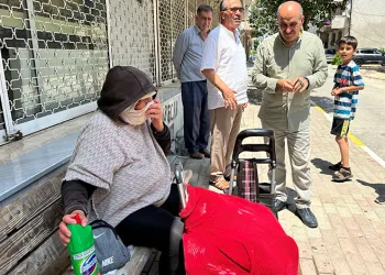 Evsiz kadın mahallelinin korkulu rüyası oldu