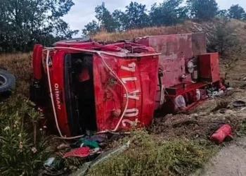 Yangına giden arazöz yoldan çıktı
