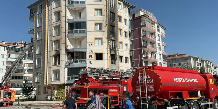 Apartmanda çıkan yangında 6 kişi hastanelik oldu