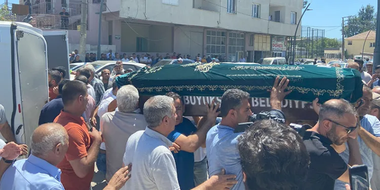 İzmir’deki patlamada hayatını kaybeden kardeşlere acı veda