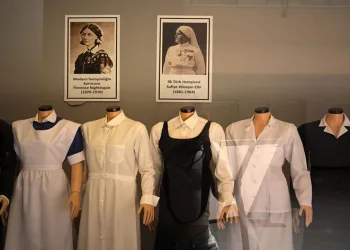 Hemşirelik mesleğinin köklerini tanıtan tarihi koleksiyon