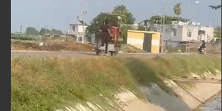 13 yaşındaki oğlunu motosiklete bağlayıp metrelerce koşturdu