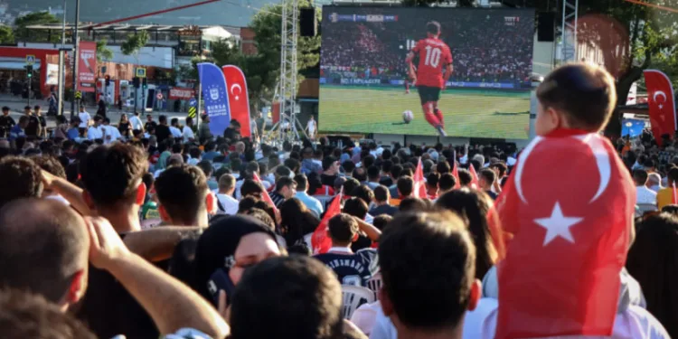 Dev ekranlar iptal edildi