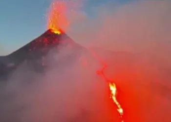 Etna Yanardağı yeniden faaliyete geçti