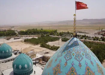 İran’da intikam bayrağı çekildi