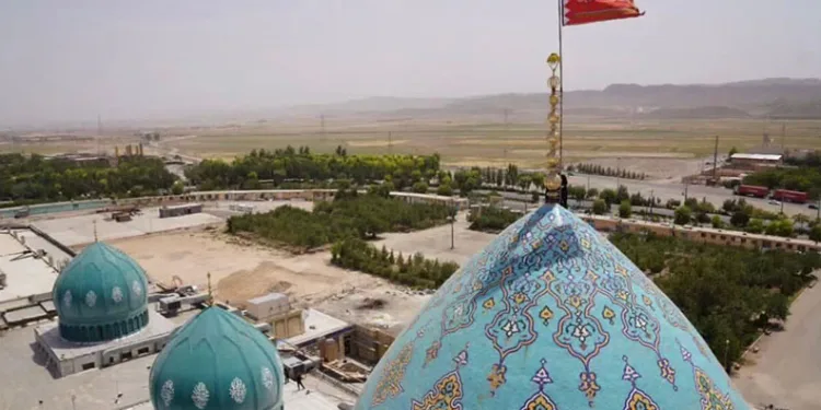 İran’da intikam bayrağı çekildi
