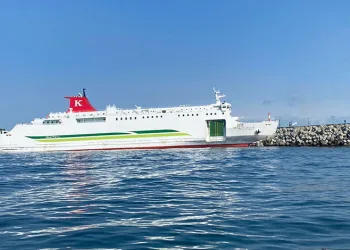 Japonya’da feribot karaya oturdu