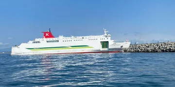 Japonya’da feribot karaya oturdu