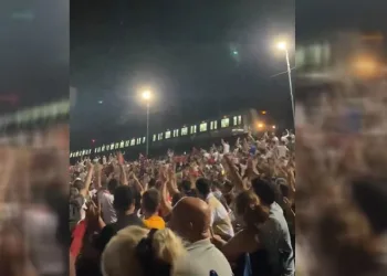 Makinist Marmaray’ı durdurup maç izledi