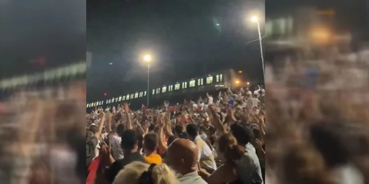 Makinist Marmaray’ı durdurup maç izledi