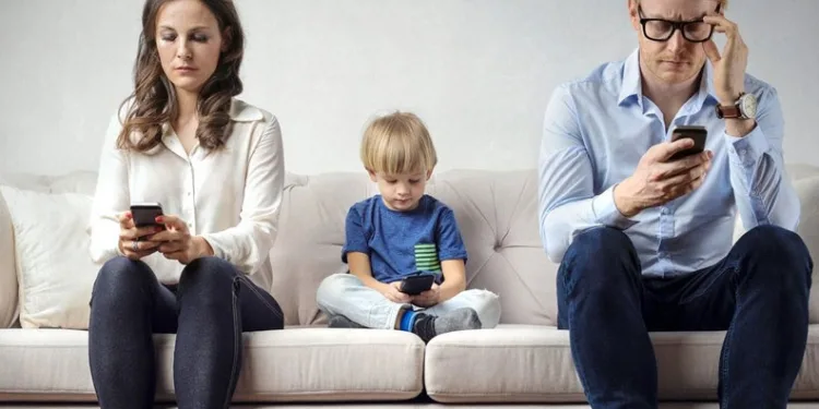 İnternet bağımlılığı boşanma sebebi sayıldı