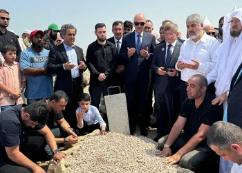 Haniye, Katar’da toprağa verildi