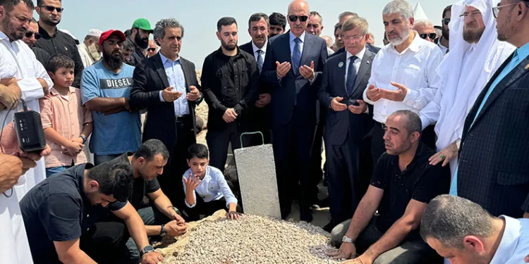 Haniye, Katar’da toprağa verildi