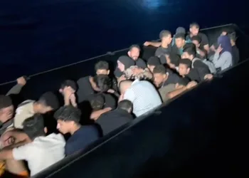 48 düzensiz göçmen ve 13 çocuk kurtarıldı