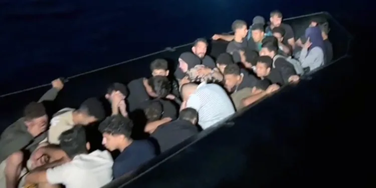 48 düzensiz göçmen ve 13 çocuk kurtarıldı