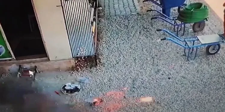 Robot süpürge bomba gibi patladı