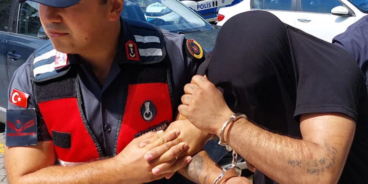 Eşine şiddet uygulayan koca tutuklandı
