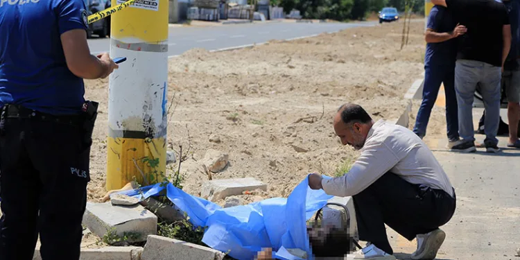 Oğlunu kaybeden babanın son bakışı yürekleri sızlattı