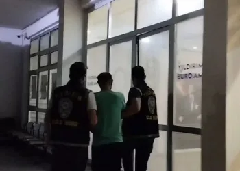 Bursa’da aranan şahıs kıyafet değiştirmeye gelince yakalandı