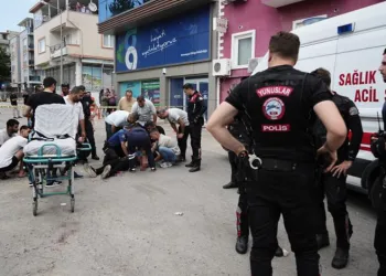 Bursa’da bıçaklı kavga: 1’i ağır 3 yaralı