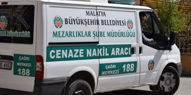 Üç çocuk annesi, göğsünden silahla vurulmuş halde bulundu