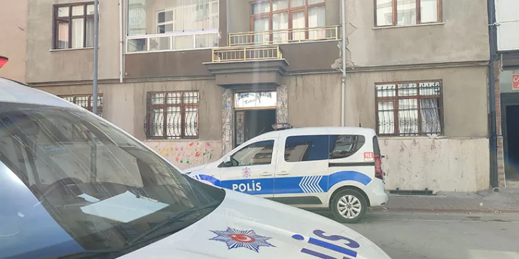 Haber alınamayan 21 yaşındaki genç evinde ölü bulundu