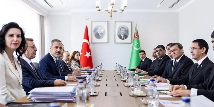 Bakan Fidan, Türkmenistan Dışişleri Bakanı Meredov ile bir araya geldi