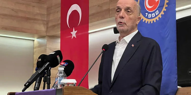 “Türkiye meselesi olduğu zaman yan yana durma mecburiyeti var”