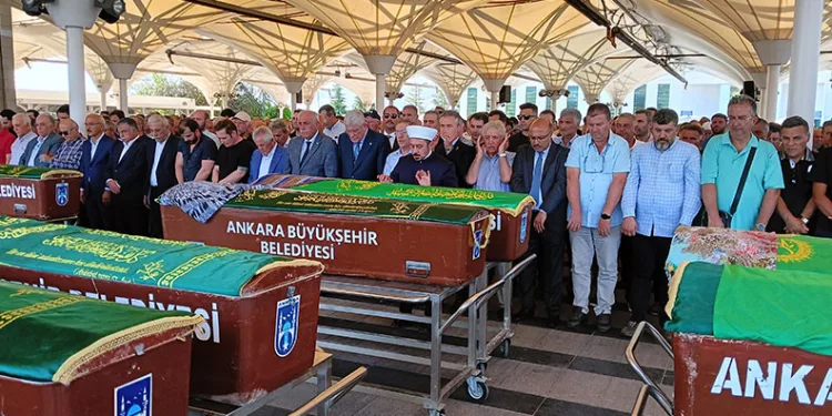 Eski Bakan Şener’in oğlunun öldürdüğü anneannesi son yolculuğuna uğurlandı