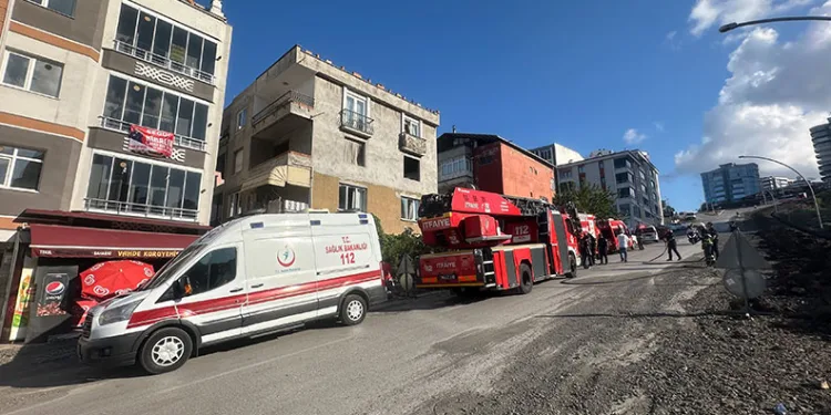 3 katlı binada yangın paniği