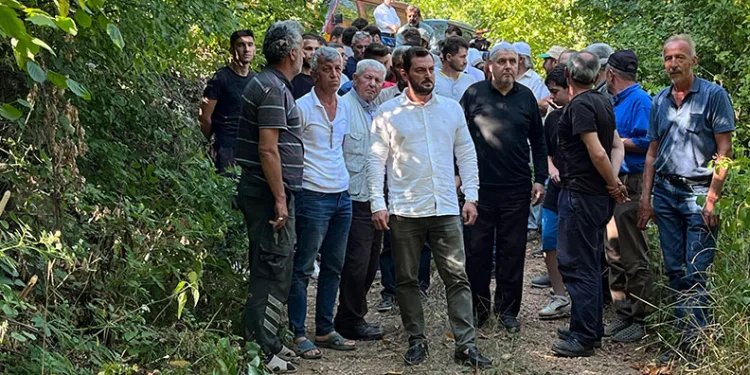 Bursa’da susuz kalan köylüler, boruları keserek eylem yaptı