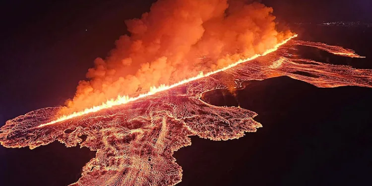 İzlanda’da 6. kez yanardağ patladı