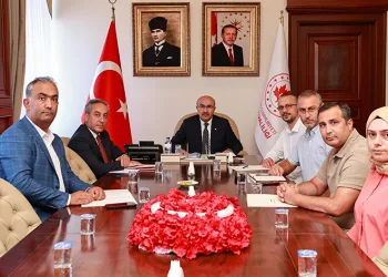 Vali Demirtaş zincir market temsilcileriyle görüştü