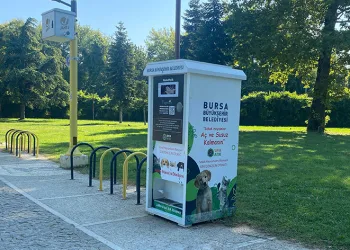 Atıklar, sokak hayvanları için mamaya dönüşüyor