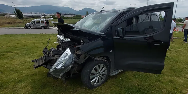 Erzurum’da araçlar kafa kafaya çarpıştı: 9 yaralı