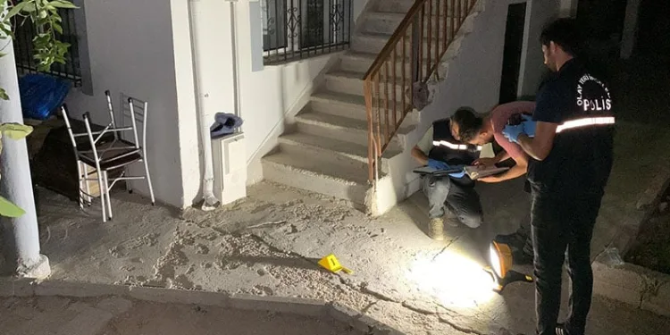 Yataktan düşen 9 aylık bebek hayatını kaybetti