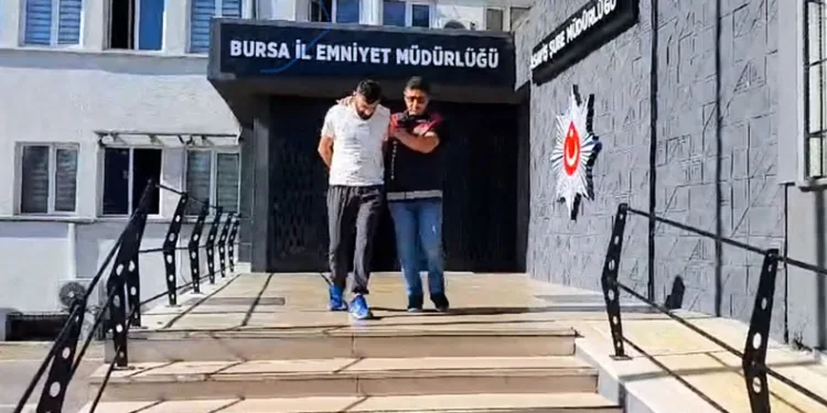 Bursa’da cezaevinden çıkıp sevgilisi için çanta çaldı