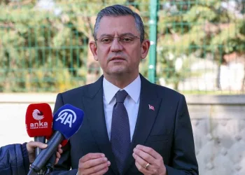 CHP Genel Başkanı Özgür Özel’in ayağı kırıldı