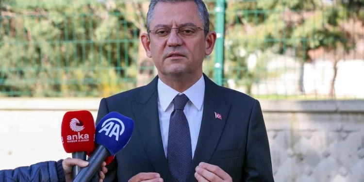 CHP Genel Başkanı Özgür Özel’in ayağı kırıldı